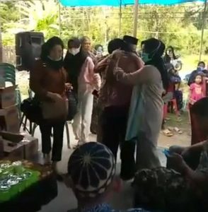 Pecah Tangis Jasinta Tunangan Lettu Anm Muhammad Ikbal Korban KKB Papua Saat Tiba di Rumah Duka