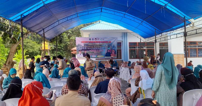 Peringati HKG ke 50, PKK Konawe Gelar Vaksinasi Massal dan Bagi Sembako