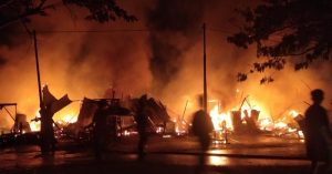 Belasan Kios Depan SPBU Tapak Kuda Ludes Terbakar