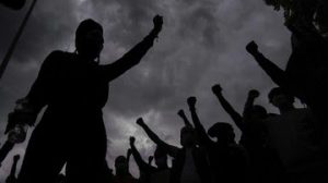 Demo di Dinas Kehutanan Sultra Dan Gakkum Wilayah Sultra Massa Aksi Minta IPPKH PT KMS 27 Di Cabut