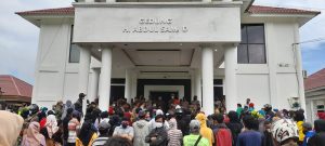 Wilayahnya Hilang dari IPPKH PSN, Warga Desa Baruga Geruduk Kantor DPRD Konawe