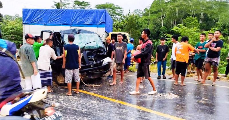 Tabrak Mobil Truk di Konawe, Mobil Pikap Muat Telur Remuk