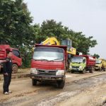 Protes Jalan Berdebu, Warga Desa Besu Morosi Blokir Jalan Trans Sulawesi