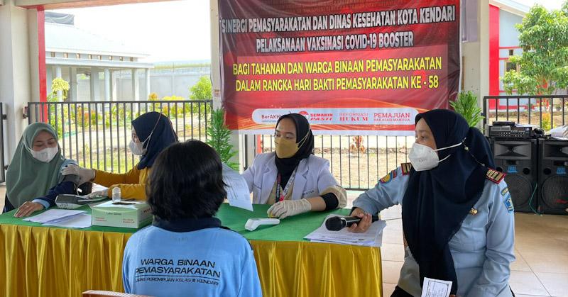 Jelang Hari Bhakti Pemasyarakataan ke 58, LPP Kendari Gelar Vaksin Booster Bagi Petugas dan Warga Binaan