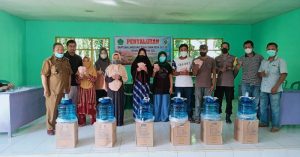 Pemdes Kumapo Serahkan 85 Unit Bahan Pencegahan Covid 19