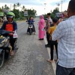 Berbagi Berkah Ramadhan, Polsek Onembute Bagikan 200 Takjil dan Masker