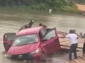 Sebuah Mobil Jatuh di Sungai Konaweeha, 5 Orang Selamat