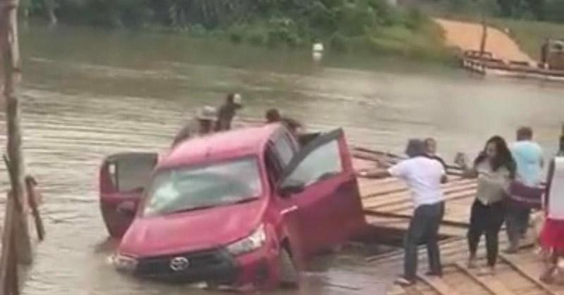 Sebuah Mobil Jatuh di Sungai Konaweeha, 5 Orang Selamat