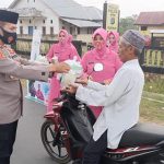 Berkah Ramadhan, Polsek Meluhu Berbagi Takjil Dan Masker