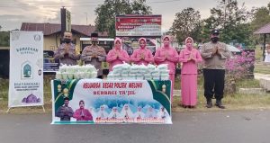 Berkah Ramadhan, Polsek Meluhu Berbagi Takjil Dan Masker