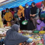 Jelang Lebaran, Emak emak di Konawe Berburu Bahan Kue Lebaran