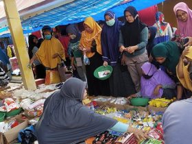 Jelang Lebaran, Emak emak di Konawe Berburu Bahan Kue Lebaran