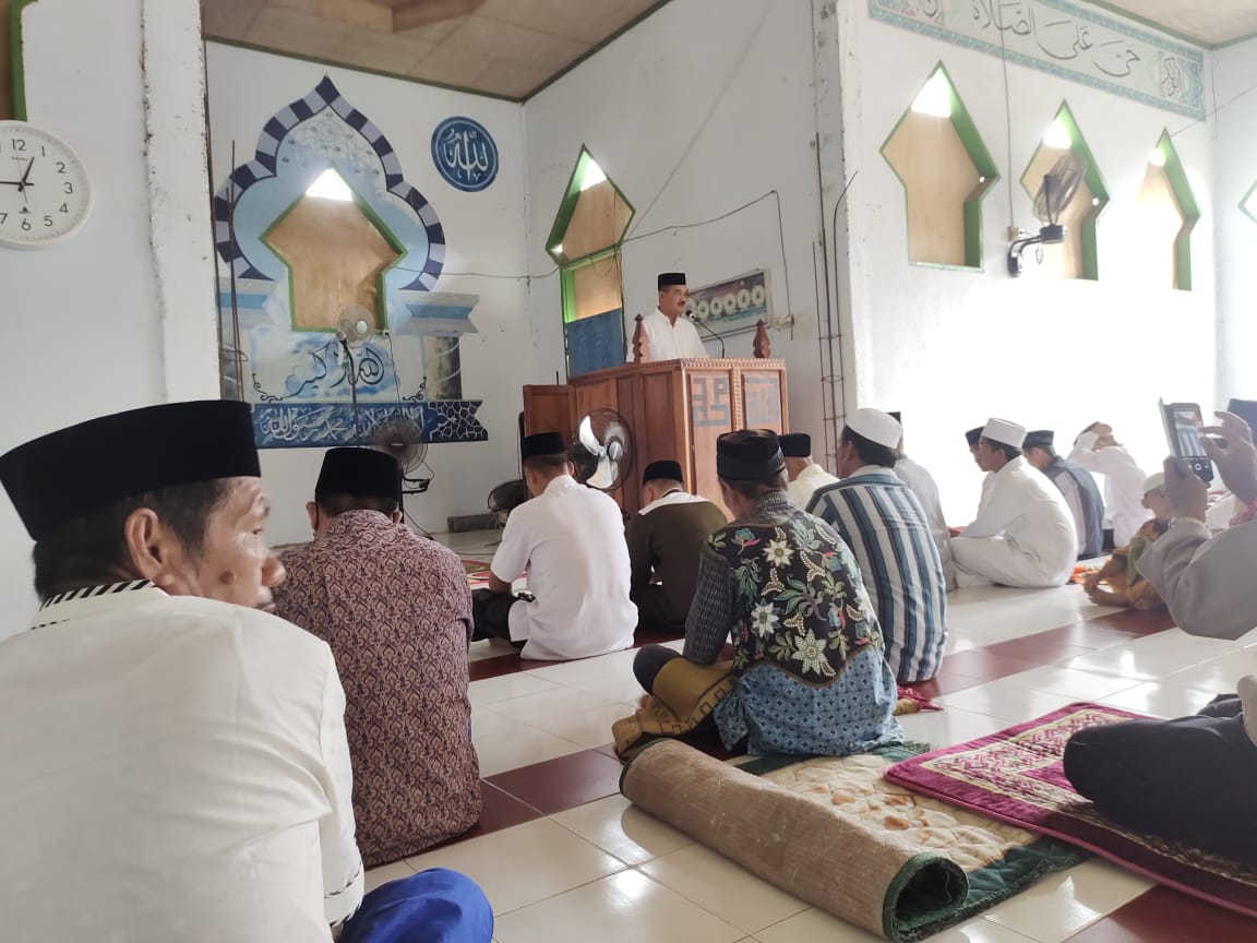 Atas Nama Pemda, Wabup Konut Apresasi Masyarakat Mataiowi Bangun Mesjid