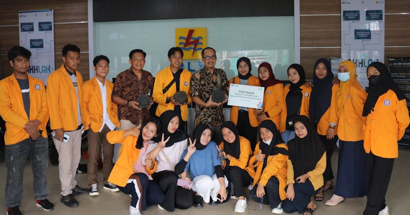 PLN Peduli Lingkungan, Olah Sampah Plastik jadi Paving Block