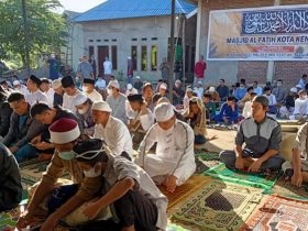 Lebaran Duluan, Jamaah Masjid Al Fatih Kendari Salat Id 2022 Minggu