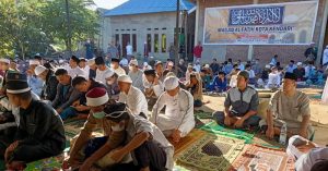 Lebaran Duluan, Jamaah Masjid Al Fatih Kendari Salat Id 2022 Minggu