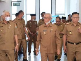 Hari Pertama Berkantor Pasca-lebaran, Wagub Sultra Sidak Kehadiran ASN