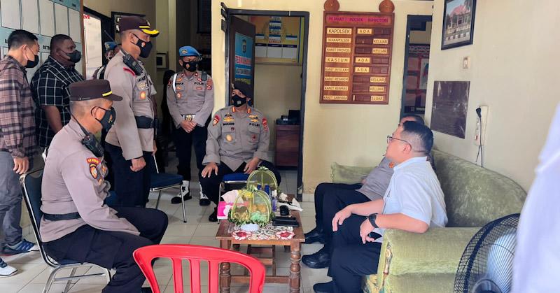 Kunjungi Mapolsek Wawotobi, Kapolda Sultra Imbau Masyarakat Jangan Main Hakim Sendiri