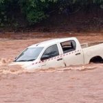 Mobil Rombongan Karyawan Tambang di Kolaka Terseret Arus Sungai, 1 Orang Hilang