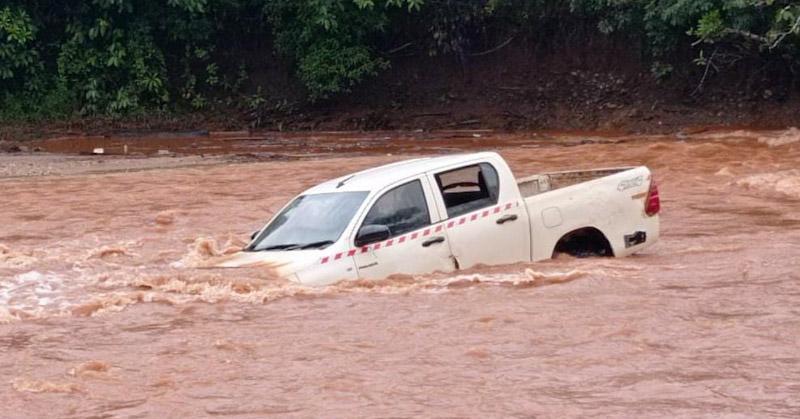 Mobil Rombongan Karyawan Tambang di Kolaka Terseret Arus Sungai, 1 Orang Hilang