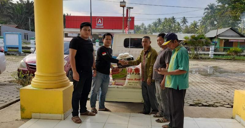 Peduli Kemanusiaan, KSO-MTT Salurkan Bantuan Sembako Pada Korban Banjir di Molawe