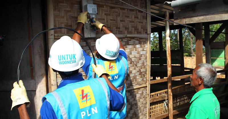 PLN Bantu Sambungan Listrik Untuk 18.377 Keluarga Kurang Mampu
