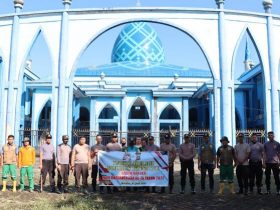 Polres Konawe Bersihkan 3 Rumah Ibadah Kokohkan Kerukunan Antar Umat Beragama