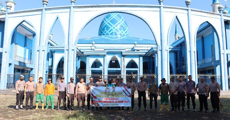 Polres Konawe Bersihkan 3 Rumah Ibadah Kokohkan Kerukunan Antar Umat Beragama