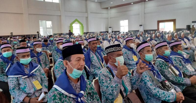 927 Calon Jamaah Haji Sultra Resmi Diberangkatkan