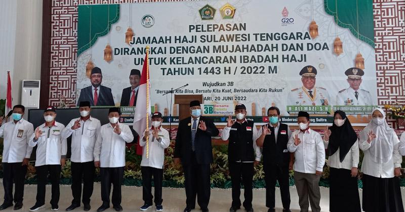 927 Calon Jamaah Haji Sultra Resmi Diberangkatkan