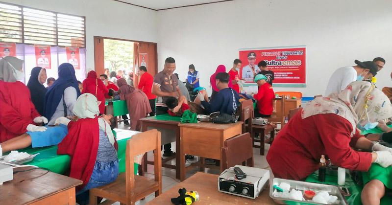 Ratusan Anak di Konawe Ikut Sunatan Massal yang LA Center Sultra