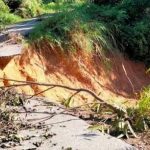 Pengendara Hati-hati! Jalan Penghubung Konawe-Konut Lewat Meluhu Longsor