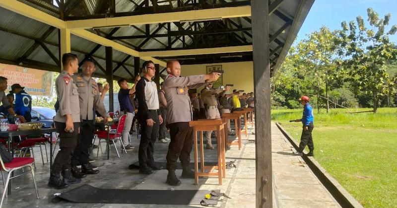 Kabag Ops Terbaik Dalam Latihan Tembak Personel Polres Konawe