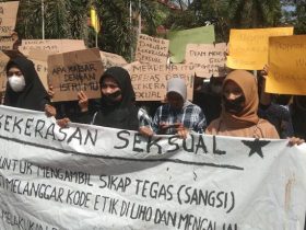 Geruduk Rektorat, Mahasiswa Desak Rektor UHO Beri Sanksi Berat ke Prof B