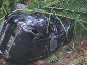 Licin dan Hujan, Mobil Fortuner Masuk Jurang di Wolasi