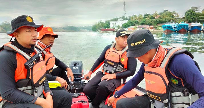 Kapal Pemancing Tenggelam Dihantam Ombak di Teluk Kendari, 2 Orang Selamat dan 1 Orang Hilang