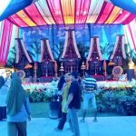 Unik, Resepsi Pernikahan Padukan 3 Adat di Lapangan Sepak Bola Konawe