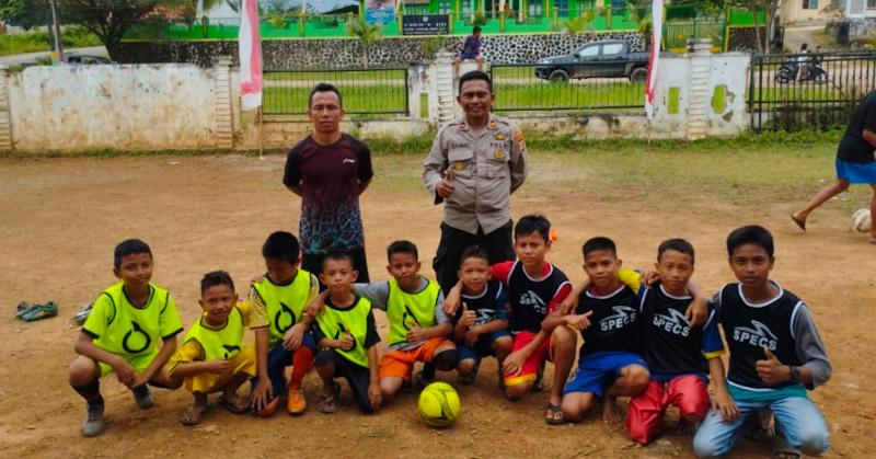 Anggota Polres Konut Dan Masyarakat Wanggudu Kerjasama Gelar Ivent Futsal Usia Dini