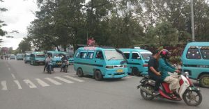 Protes Kenaikkan Harga BBM, Ratusan Ojol dan Sopir Angkot Kendari Demo DPRD Sultra