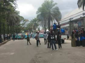 Protes Kenaikkan Harga BBM, Ratusan Ojol dan Sopir Angkot Kendari Demo DPRD Sultra