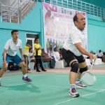 Melalui Bupati, Sekda Konut Serahkan Hadiah Bupati CUP l Badminton Se-Sultra 50 Juta