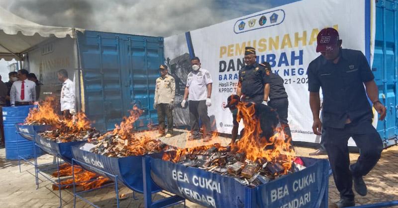 Kantor Bea Cukai Kendari Musnahkan 1.513 Juta Batang Rokok dan 767 Miras Ilegal