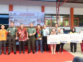 Wali Kota Kendari Serahkan BLT BBM Untuk 16.258 KPM