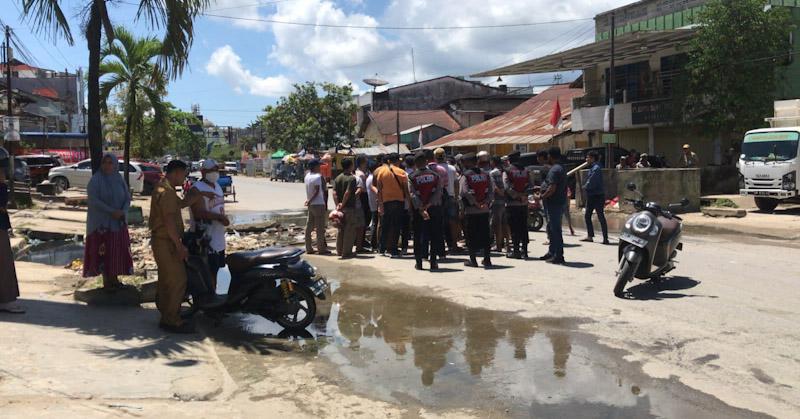 Gegara Air Selokan Bau, Warga Kendari Blokade Jalan