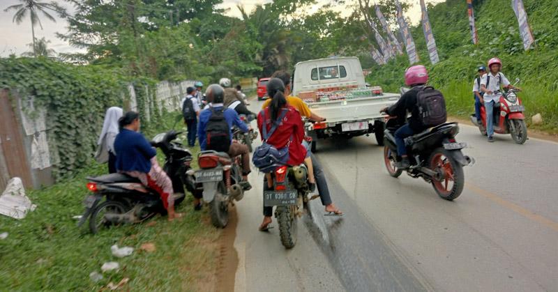 Oli Tumpah di Jalan Poros Puuwatu, 2 Pengendara Motor Jatuh Terseret