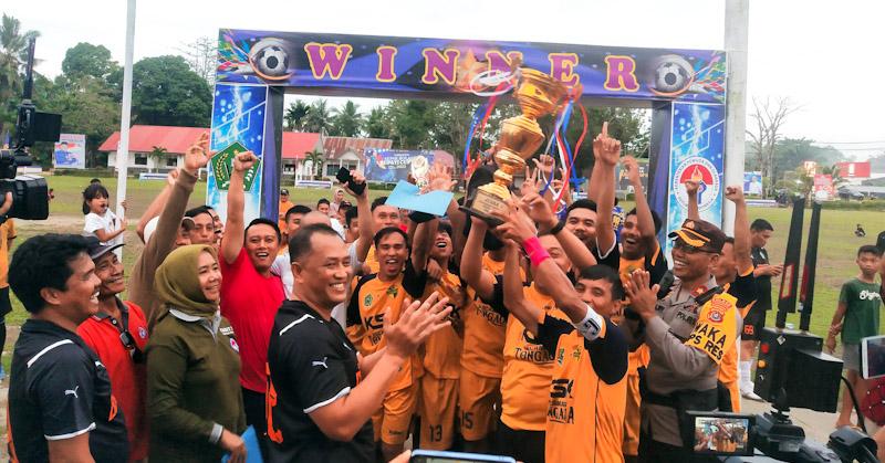 Taklukkan Kecamatan Anggaberi 3-2, Kecamatan Tongauna Juara Bupati Cup Tiga