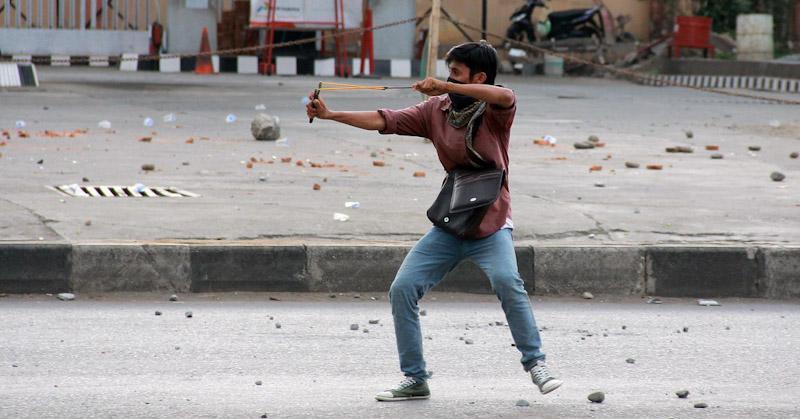 Mahasiswi UHO Kendari Terkena Busur oleh Komplotan Pemanah Bertopeng Saat Pulang ke Kosnya