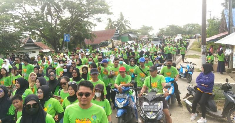 Ruksamin Lepas 12.000 Peserta Jalan Santai HUT IKA Smanwa ke 37