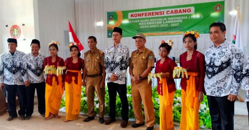 Lantik Pengurus PGRI Kecamatan, Lapeha: Ini Power Untuk Kemajuan Pendidikan Konut