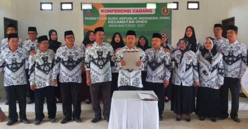 Lantik Pengurus PGRI Kecamatan, Lapeha: Ini Power Untuk Kemajuan Pendidikan Konut